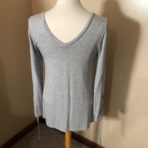 Cupcakes and Cashmere Gray Lenita Laced Sleeves Sweatshirt Sz S EUC - Picture 3 of 6